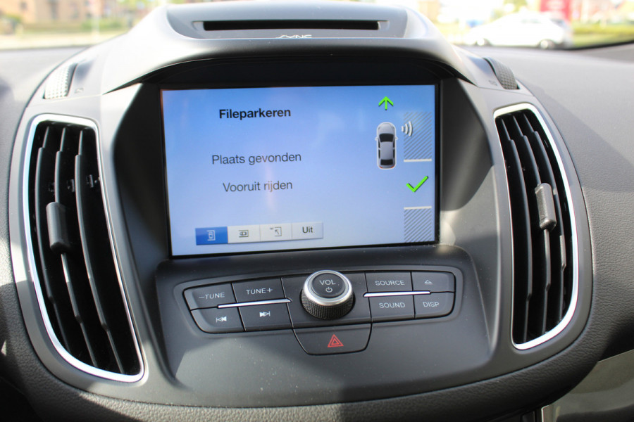 Ford C-MAX 1.0 Titanium , 125pk Climate control , Camera , Trekhaak afneembaar , Cruise Navigatie , Bluetooth , Park. Assist , LED dag rijverlichting
