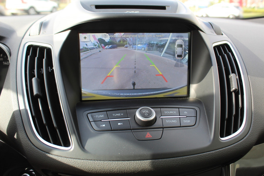 Ford C-MAX 1.0 Titanium , 125pk Climate control , Camera , Trekhaak afneembaar , Cruise Navigatie , Bluetooth , Park. Assist , LED dag rijverlichting
