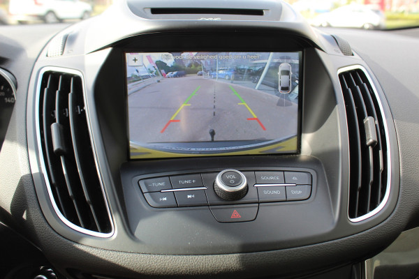 Ford C-MAX 1.0 Titanium , 125pk Climate control , Camera , Trekhaak afneembaar , Cruise Navigatie , Bluetooth , Park. Assist , LED dag rijverlichting