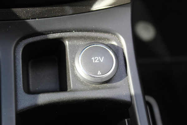 Ford C-MAX 1.0 Titanium , 125pk Climate control , Camera , Trekhaak afneembaar , Cruise Navigatie , Bluetooth , Park. Assist , LED dag rijverlichting