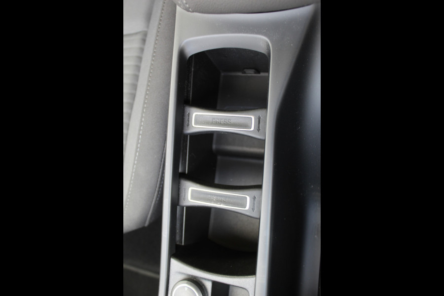 Ford C-MAX 1.0 Titanium , 125pk Climate control , Camera , Trekhaak afneembaar , Cruise Navigatie , Bluetooth , Park. Assist , LED dag rijverlichting