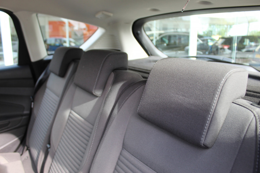 Ford C-MAX 1.0 Titanium , 125pk Climate control , Camera , Trekhaak afneembaar , Cruise Navigatie , Bluetooth , Park. Assist , LED dag rijverlichting