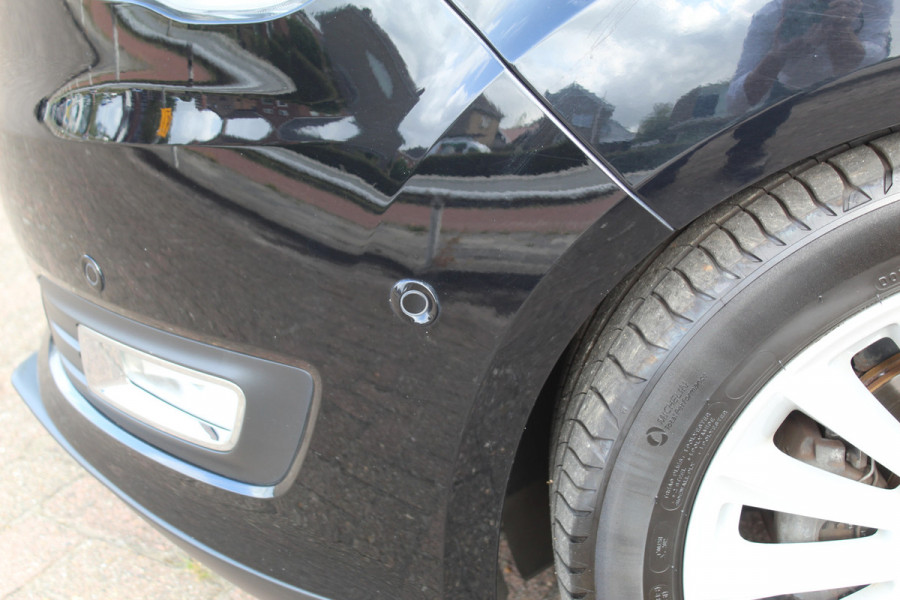 Ford C-MAX 1.0 Titanium , 125pk Climate control , Camera , Trekhaak afneembaar , Cruise Navigatie , Bluetooth , Park. Assist , LED dag rijverlichting