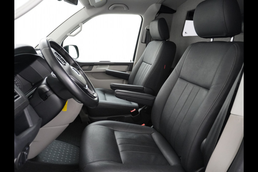 Volkswagen Transporter 2.0TDI 150PK AUT-7 Leer Navi Pdc DSG Highline Voorruitverwarming Cruise Control Regen/Lichtsensor Lmv 2X Schuifdeur Rubbervloer Wandbetimmering Sidebars Achterklep 1e Eigenaar Euro 6