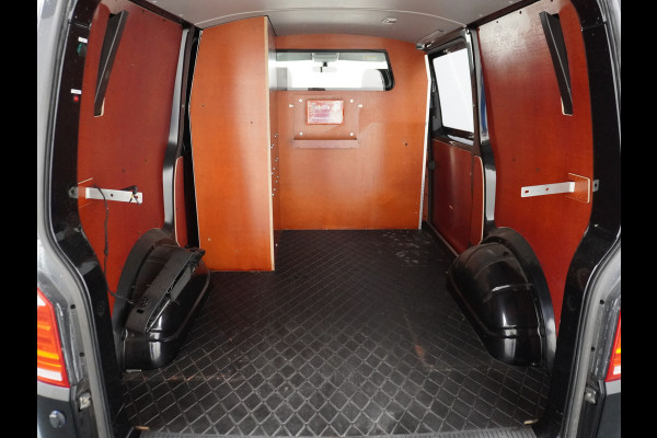 Volkswagen Transporter 2.0TDI 150PK AUT-7 Leer Navi Pdc DSG Highline Voorruitverwarming Cruise Control Regen/Lichtsensor Lmv 2X Schuifdeur Rubbervloer Wandbetimmering Sidebars Achterklep 1e Eigenaar Euro 6