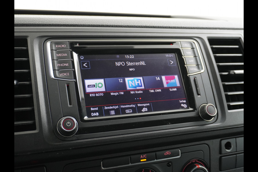 Volkswagen Transporter 2.0TDI 150PK AUT-7 Leer Navi Pdc DSG Highline Voorruitverwarming Cruise Control Regen/Lichtsensor Lmv 2X Schuifdeur Rubbervloer Wandbetimmering Sidebars Achterklep 1e Eigenaar Euro 6
