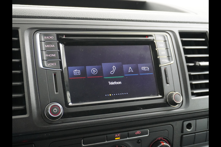 Volkswagen Transporter 2.0TDI 150PK AUT-7 Leer Navi Pdc DSG Highline Voorruitverwarming Cruise Control Regen/Lichtsensor Lmv 2X Schuifdeur Rubbervloer Wandbetimmering Sidebars Achterklep 1e Eigenaar Euro 6