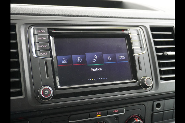 Volkswagen Transporter 2.0TDI 150PK AUT-7 Leer Navi Pdc DSG Highline Voorruitverwarming Cruise Control Regen/Lichtsensor Lmv 2X Schuifdeur Rubbervloer Wandbetimmering Sidebars Achterklep 1e Eigenaar Euro 6