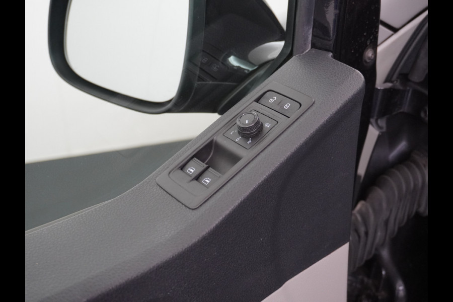 Volkswagen Transporter 2.0TDI 150PK AUT-7 Leer Navi Pdc DSG Highline Voorruitverwarming Cruise Control Regen/Lichtsensor Lmv 2X Schuifdeur Rubbervloer Wandbetimmering Sidebars Achterklep 1e Eigenaar Euro 6