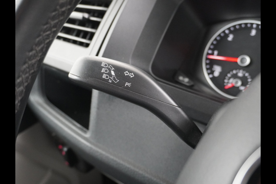 Volkswagen Transporter 2.0TDI 150PK AUT-7 Leer Navi Pdc DSG Highline Voorruitverwarming Cruise Control Regen/Lichtsensor Lmv 2X Schuifdeur Rubbervloer Wandbetimmering Sidebars Achterklep 1e Eigenaar Euro 6