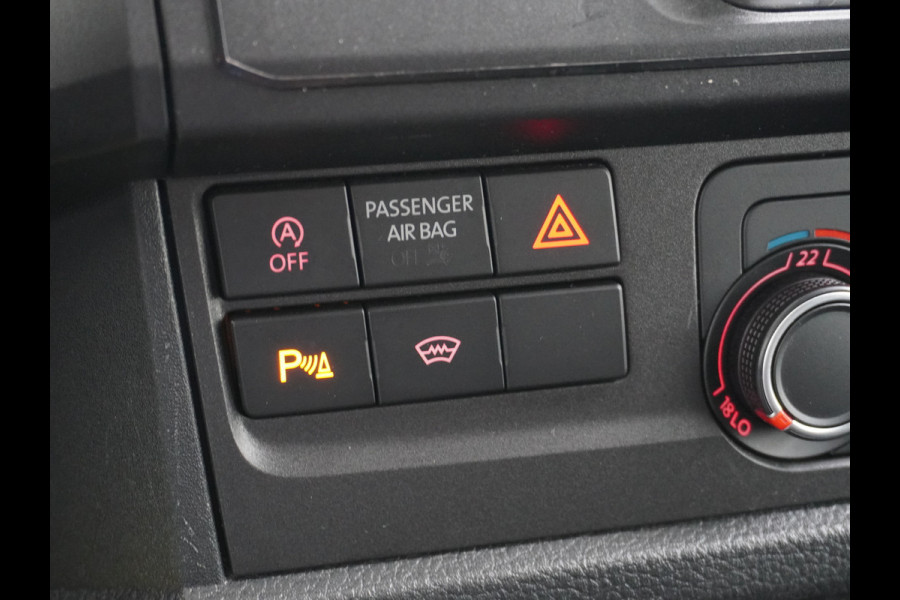 Volkswagen Transporter 2.0TDI 150PK AUT-7 Leer Navi Pdc DSG Highline Voorruitverwarming Cruise Control Regen/Lichtsensor Lmv 2X Schuifdeur Rubbervloer Wandbetimmering Sidebars Achterklep 1e Eigenaar Euro 6