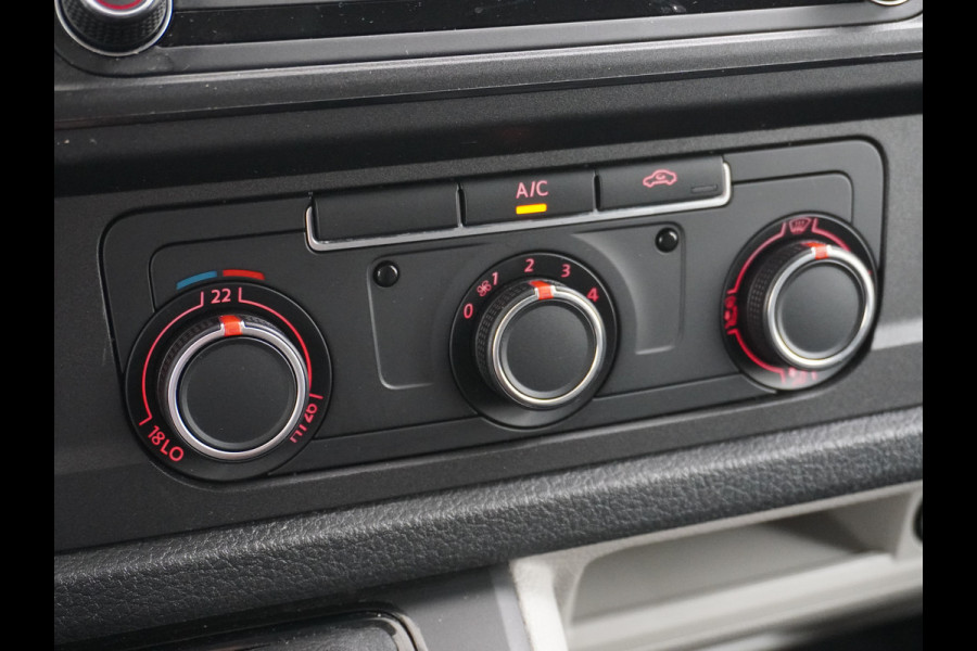 Volkswagen Transporter 2.0TDI 150PK AUT-7 Leer Navi Pdc DSG Highline Voorruitverwarming Cruise Control Regen/Lichtsensor Lmv 2X Schuifdeur Rubbervloer Wandbetimmering Sidebars Achterklep 1e Eigenaar Euro 6