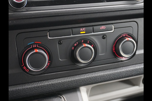 Volkswagen Transporter 2.0TDI 150PK AUT-7 Leer Navi Pdc DSG Highline Voorruitverwarming Cruise Control Regen/Lichtsensor Lmv 2X Schuifdeur Rubbervloer Wandbetimmering Sidebars Achterklep 1e Eigenaar Euro 6