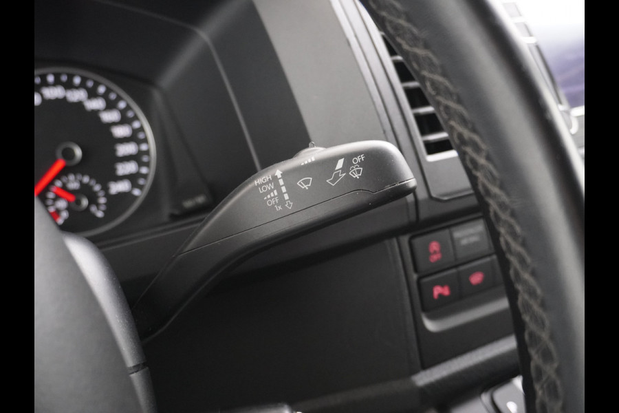 Volkswagen Transporter 2.0TDI 150PK AUT-7 Leer Navi Pdc DSG Highline Voorruitverwarming Cruise Control Regen/Lichtsensor Lmv 2X Schuifdeur Rubbervloer Wandbetimmering Sidebars Achterklep 1e Eigenaar Euro 6