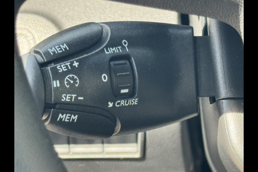 Citroën Berlingo 1.2 PureTech Shine Automaat Cruise control Climate control Achteruitrijcamera Apple Carplay / Android auto