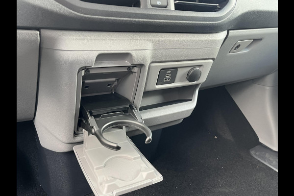 Ford Transit Custom 320 2.5 PHEV L2H1 Limited DC | SCI | 233pk | Dubbele Cabine | Dubbele zijschuifdeur | 12-weg verstel- en verwarmbare AGR Stoelen | Inklapbare trekhaak | 17 inch lichtmetalen velgen | Driver Assistance Pack Premium  | Verwarmbaar stuurwiel | Bekleding zijwand en achterdeuren (volledig) | PRIJS EX. BTW INCL. BPM