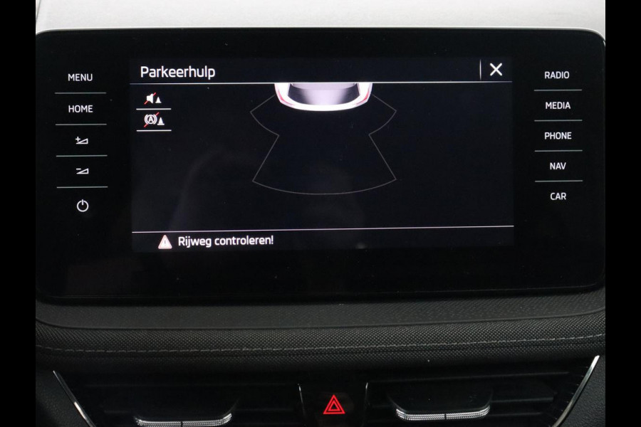 Škoda Fabia 1.0 TSI Business Edition | Carplay | Navigatie | Full LED | Digital Cockpit | Climate control | Parkeerhulp | Cruise control | Sfeerverlichting | DAB | Getint glas