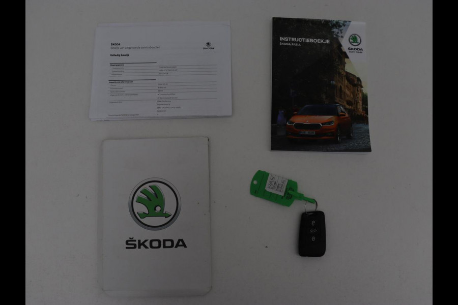 Škoda Fabia 1.0 TSI Business Edition | Carplay | Navigatie | Full LED | Digital Cockpit | Climate control | Parkeerhulp | Cruise control | Sfeerverlichting | DAB | Getint glas