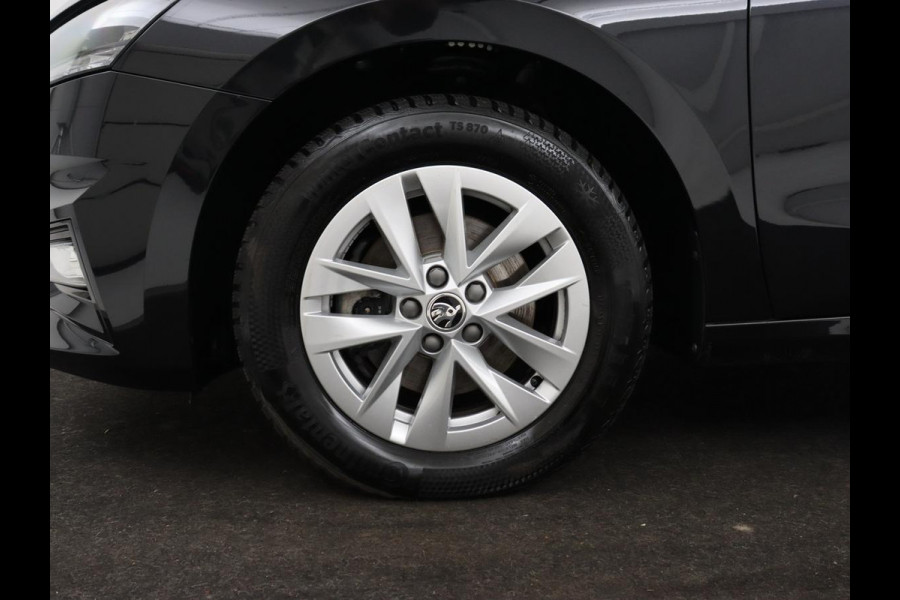 Škoda Fabia 1.0 TSI Business Edition | Carplay | Navigatie | Full LED | Digital Cockpit | Climate control | Parkeerhulp | Cruise control | Sfeerverlichting | DAB | Getint glas