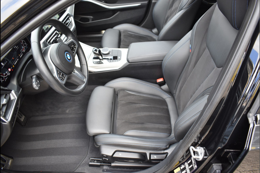BMW 3 Serie Touring 330e xDrive M-Sport 292 Pk Pano Head-Up Laser Leder 19 Inch