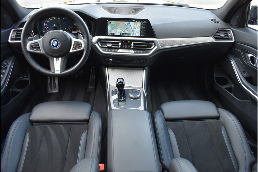 BMW 3 Serie Touring 330e xDrive M-Sport 292 Pk Pano Head-Up Laser Leder 19 Inch