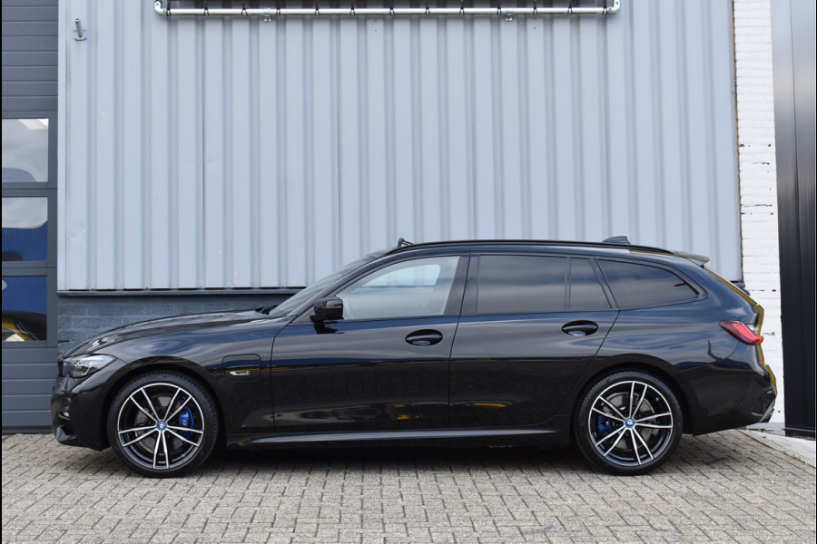 BMW 3 Serie Touring 330e xDrive M-Sport 292 Pk Pano Head-Up Laser Leder 19 Inch