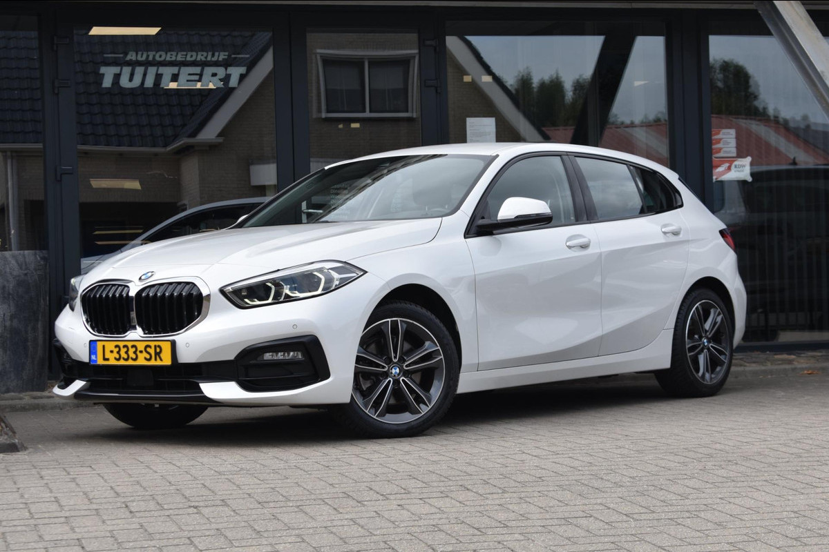 BMW 1-serie 118i Sport line | STOELVERWARMING | APPLE CARPLAY | ANDROID AUTO | NAP | SFEERVERLICHTING