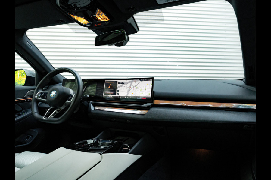BMW i5 xDrive40 M-Sport - Onderstel Prof - Trekhaak - Bowers & Wilkins - Driving Ass Prof