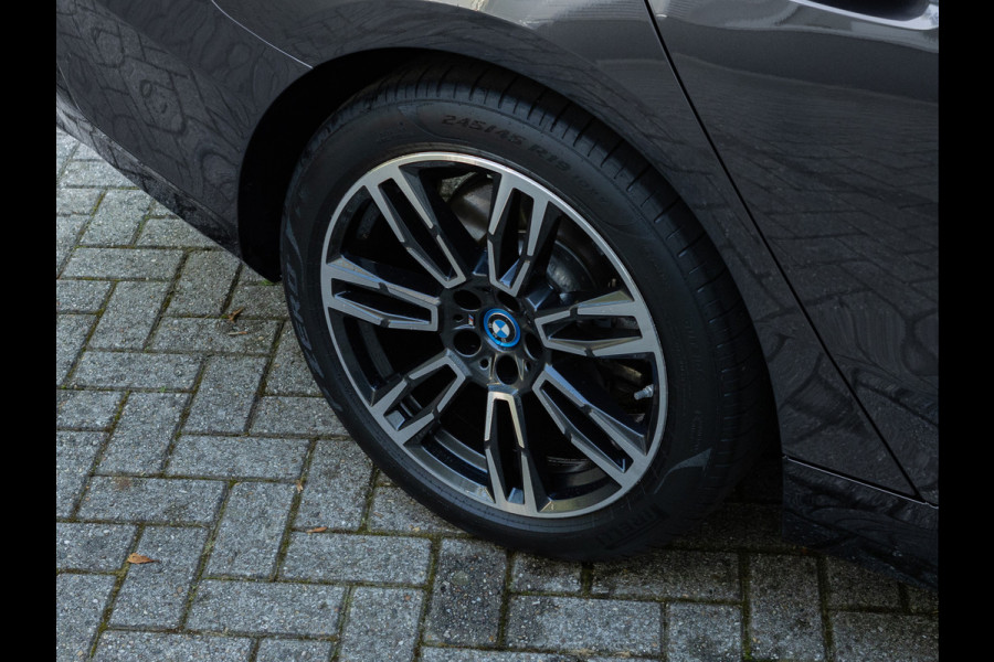 BMW i5 xDrive40 M-Sport - Onderstel Prof - Trekhaak - Bowers & Wilkins - Driving Ass Prof