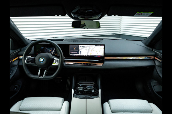 BMW i5 xDrive40 M-Sport - Onderstel Prof - Trekhaak - Bowers & Wilkins - Driving Ass Prof
