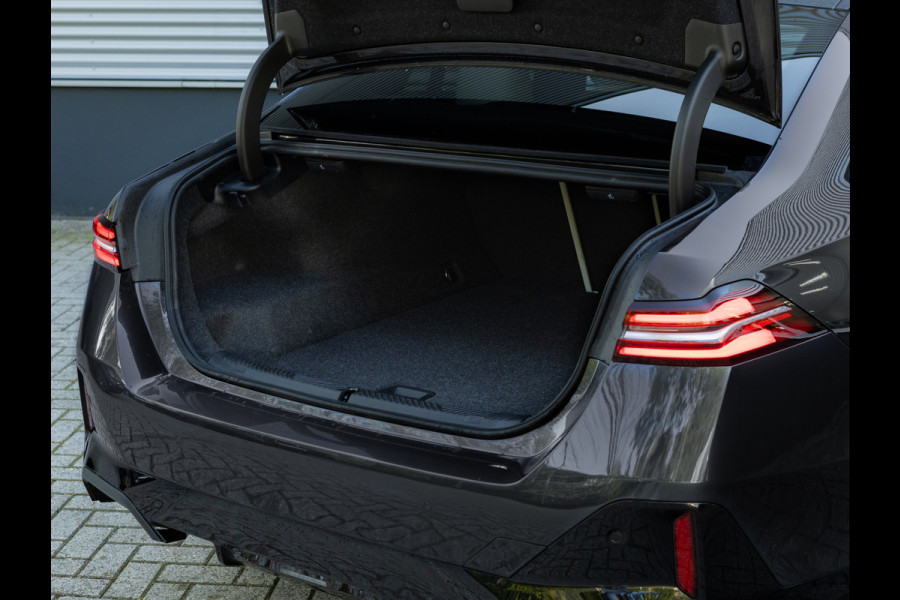 BMW i5 xDrive40 M-Sport - Onderstel Prof - Trekhaak - Bowers & Wilkins - Driving Ass Prof