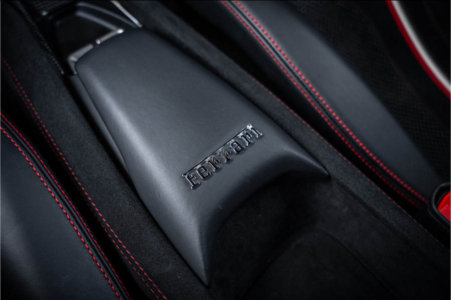 Ferrari F8 Tributo 3.9 V8 HELE - Dealeronderhouden | Nero Daytona | Carbon | Camera