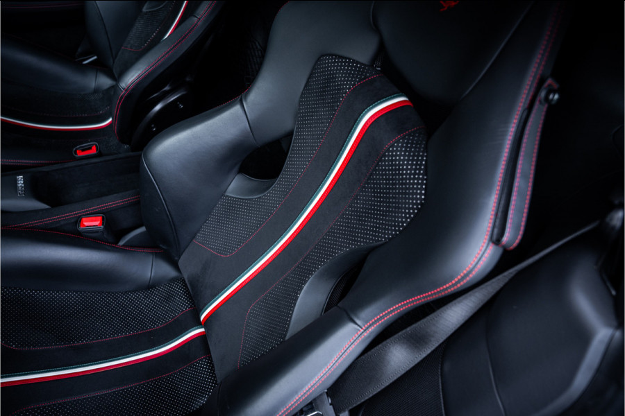 Ferrari F8 Tributo 3.9 V8 HELE - Dealeronderhouden | Nero Daytona | Carbon | Camera