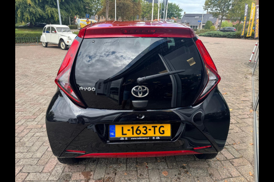 Toyota Aygo 1.0 VVT-i x-clusiv / Lederen bekleding / Climate Controle / Handsfree/ Carplay