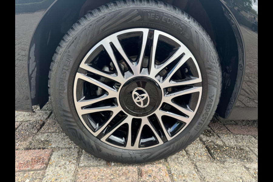 Toyota Aygo 1.0 VVT-i x-clusiv / Lederen bekleding / Climate Controle / Handsfree/ Carplay
