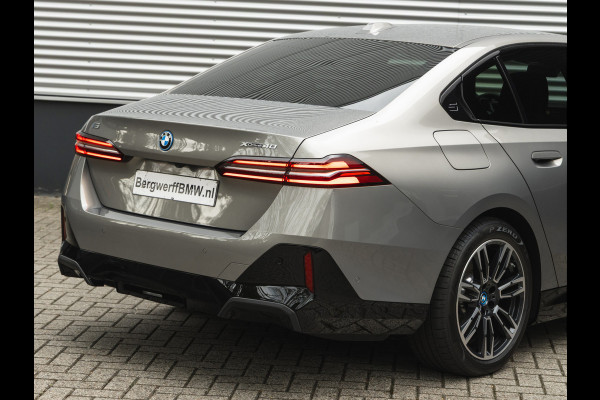 BMW i5 xDrive40 M-Sport - Onderstel Prof - Trekhaak - Bowers & Wilkins - Driving Ass Prof