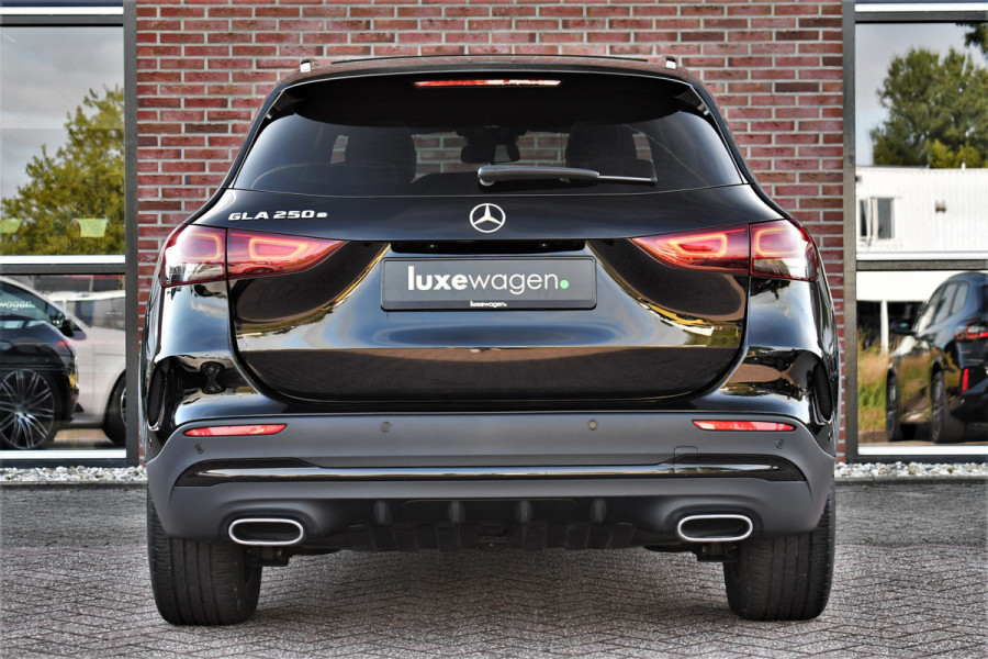 Mercedes-Benz GLA 250 e AMG Pano Night Camera