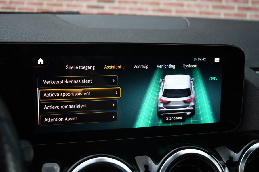 Mercedes-Benz GLA 250 e AMG Pano Night Camera
