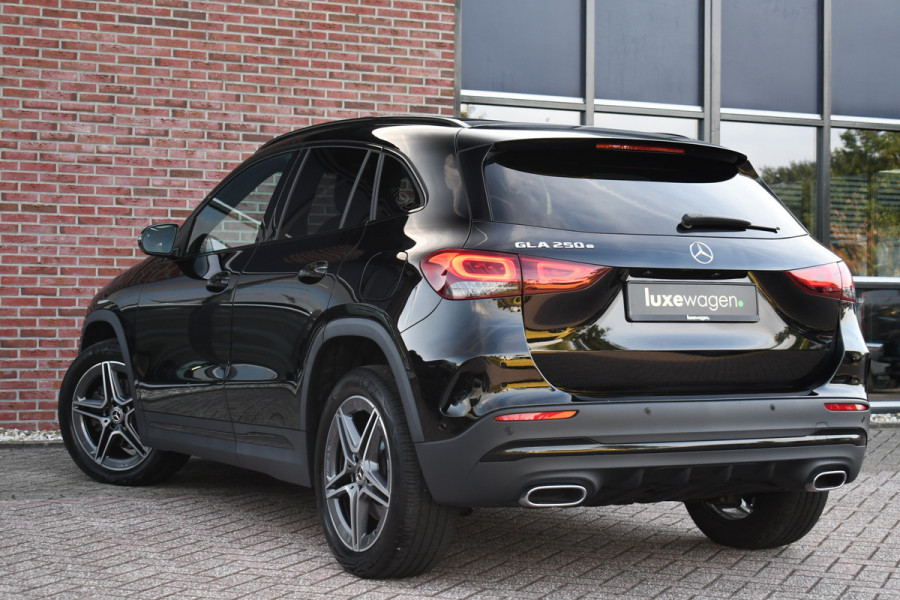 Mercedes-Benz GLA 250 e AMG Pano Night Camera