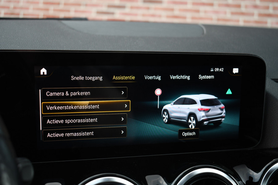 Mercedes-Benz GLA 250 e AMG Pano Night Camera