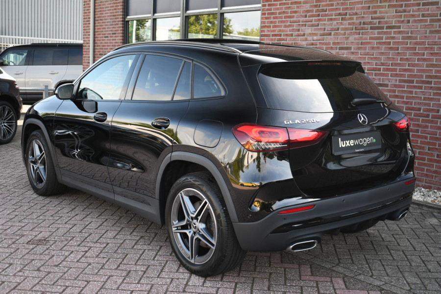 Mercedes-Benz GLA 250 e AMG Pano Night Camera