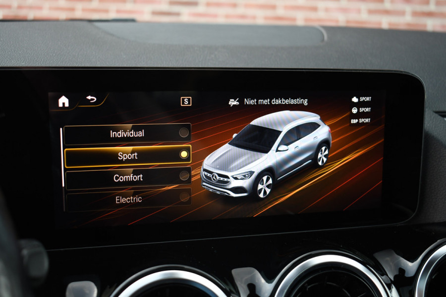 Mercedes-Benz GLA 250 e AMG Pano Night Camera