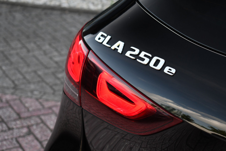 Mercedes-Benz GLA 250 e AMG Pano Night Camera