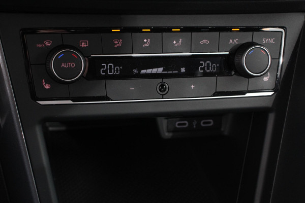 Volkswagen Polo 1.0 TSI 110pk DSG Highline | Navigatie | Apple Carplay/Android Auto | Parkeersensoren | Adaptive Cruise Control | Stoelverwarming | Getinte ramen | Climatronic | Start/Stop systeem