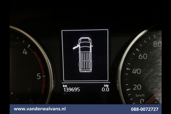 Volkswagen Crafter 2.0 TDI 141pk L3H3 L2H2 Euro6 Airco | Camera | Apple Carplay | Cruisecontrol | Chauffeursstoel Parkeersensoren, Bijrijdersbank, 3000kg trekvermogen,  Android Auto, zilver