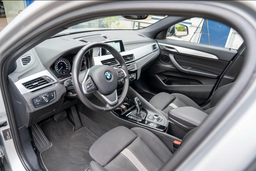 BMW X2 SDrive20i High Executive | Prijs rijklaar incl. 12 mnd garantie | Lmv Panodak Pdc Navi Clima Bluetooth Stoelverw