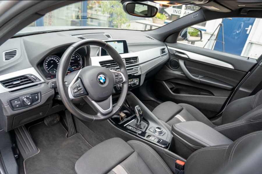 BMW X2 SDrive20i High Executive | Prijs rijklaar incl. 12 mnd garantie | Lmv Panodak Pdc Navi Clima Bluetooth Stoelverw