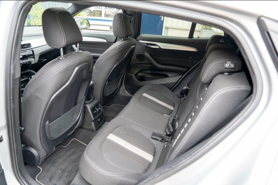 BMW X2 SDrive20i High Executive | Prijs rijklaar incl. 12 mnd garantie | Lmv Panodak Pdc Navi Clima Bluetooth Stoelverw