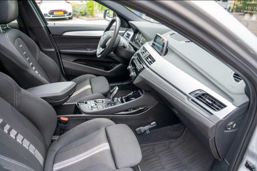 BMW X2 SDrive20i High Executive | Prijs rijklaar incl. 12 mnd garantie | Lmv Panodak Pdc Navi Clima Bluetooth Stoelverw