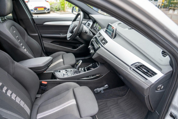 BMW X2 SDrive20i High Executive | Prijs rijklaar incl. 12 mnd garantie | Lmv Panodak Pdc Navi Clima Bluetooth Stoelverw